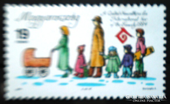 S4254 / 1994 international year of the family stamp postal clerk