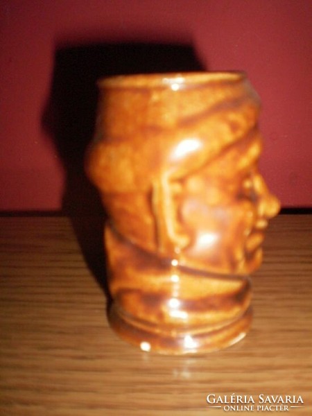 Figurális , kerámia pálinkás pohár
