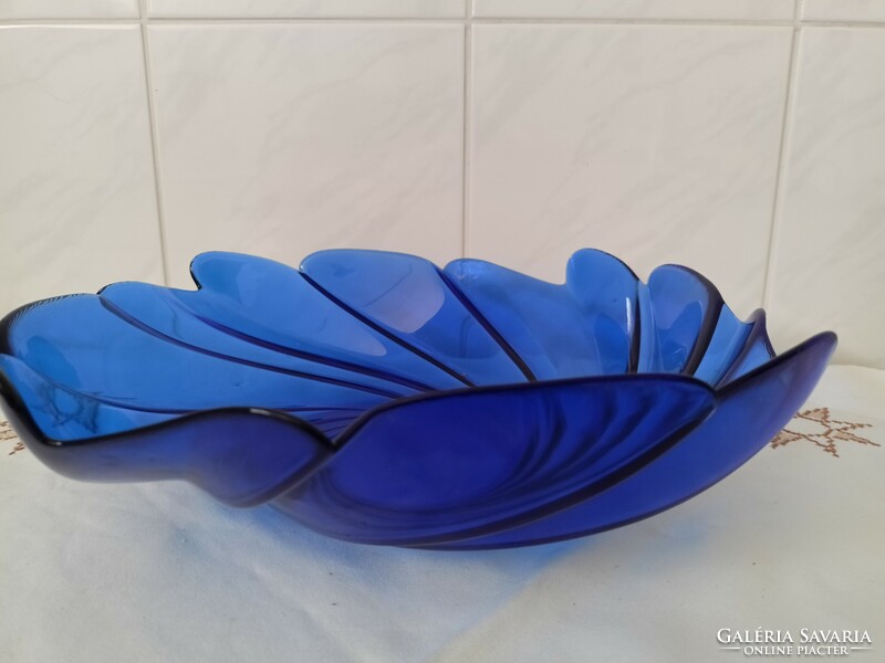 Blue glass bowl with jagged edges 2500 ft