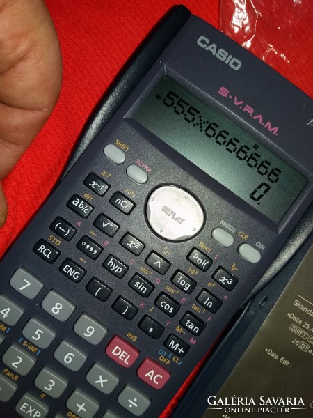 Sohasem használt Casio FX-82 MS intelligens számológép kalkulátor dobozával a képek szerint
