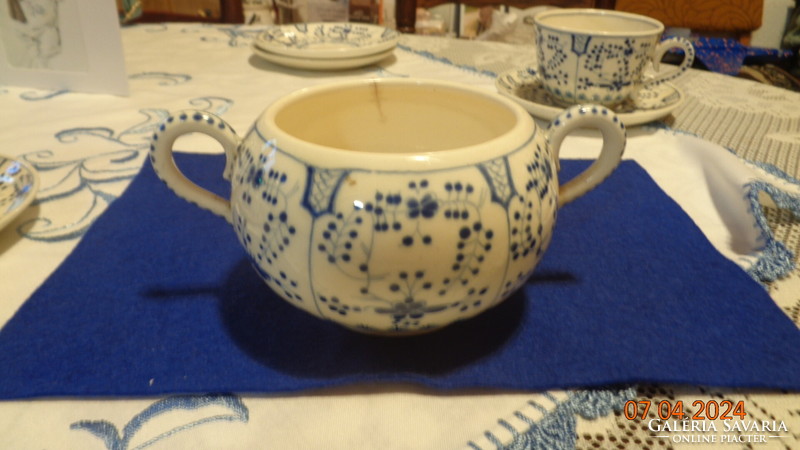 Antik Zsolnay teázó , családi jelzéssel
