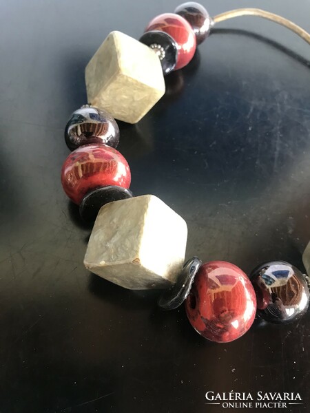 Decorative, large mesh beige-brown-red necklace made of cube and sphere elements, fashion jewelry (baked)