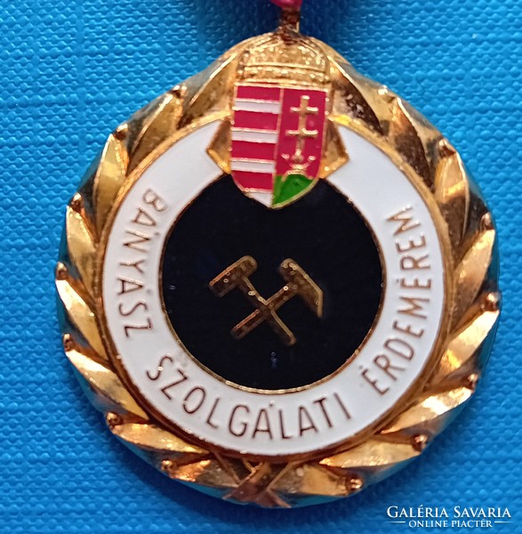 Bányász szolgálati érdemérem arany , köztársasági címerrel