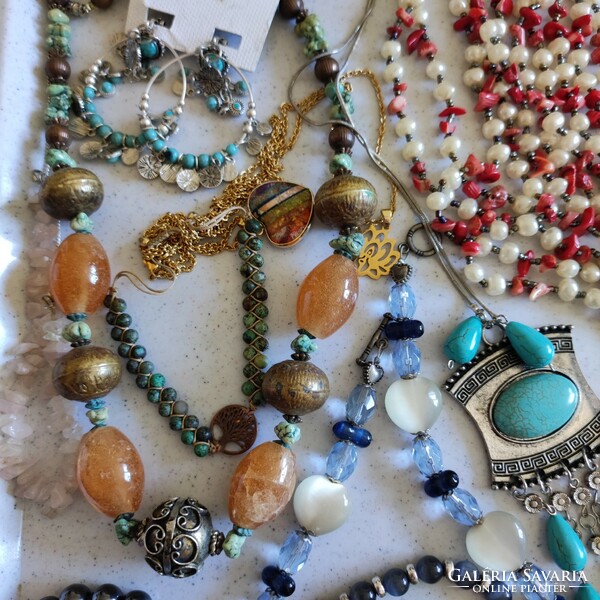 14.Cs. Used 30-piece mineral jewelry package in good condition