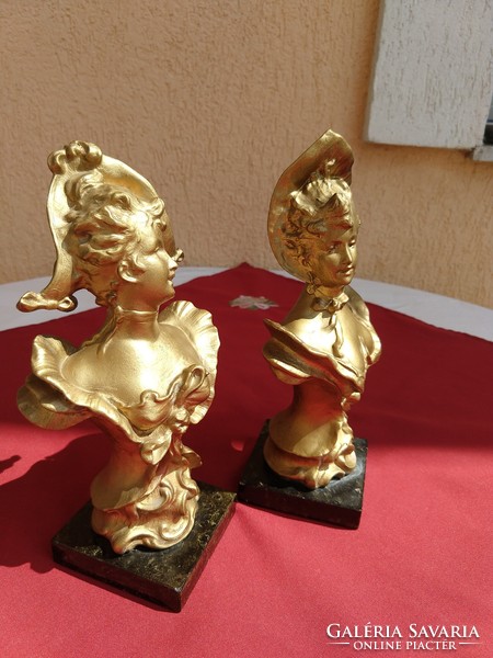 A pair of antique Viennese female busts, flawless, gilded pieces on a marble base, 24 cm high,