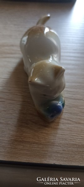 Zsolnay porcelán cica ritkább kék gomolyaggal
