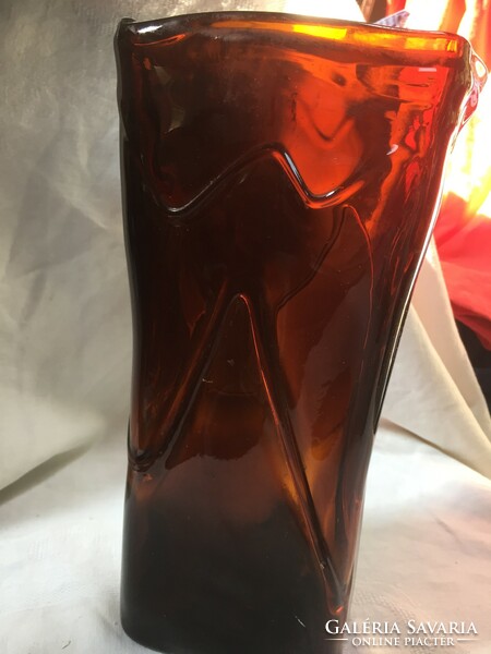 Különleges, magas, borostyánszínű öntött üveg váza - N18