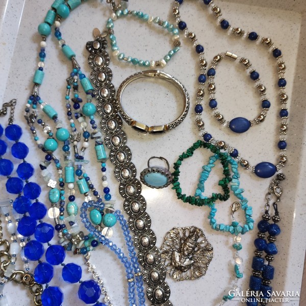 12.Cs. Used 17-piece jewelry package in good condition