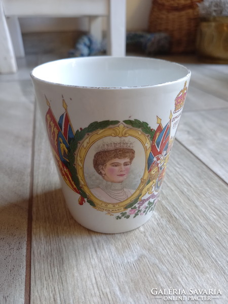 Beautiful antique porcelain British Coronation commemorative cup (1911)