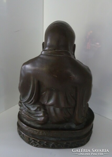 Szép hibátlan buddha szobor.