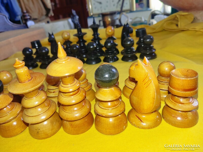 Régi fa sakk bábuk.