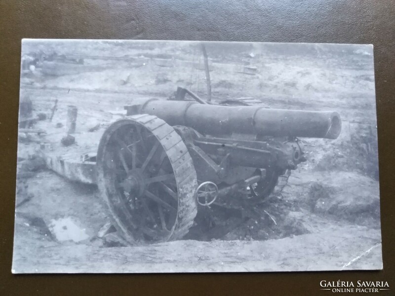 Damaged i. World War II Cannon - Cannon