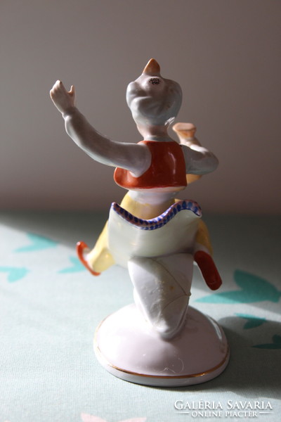 Porcelain figurine of Aladdin from Ravenclaw on a magic carpet