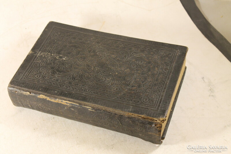 Antique Charles Bible 802