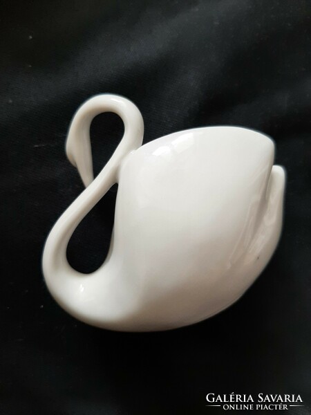 Raven house porcelain swan