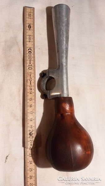 Veteran pipe, danuvia horn (bagpipe)