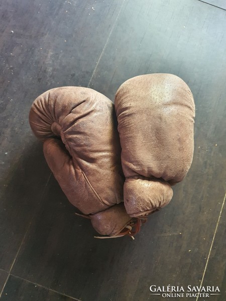 2 Pairs of antique boxing gloves