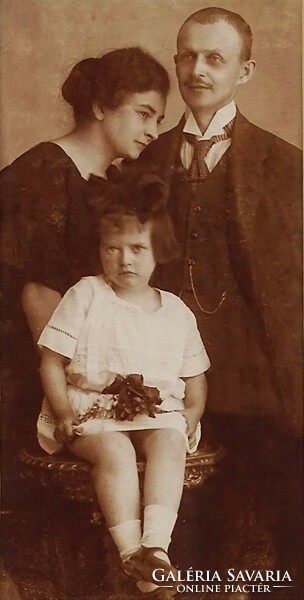 1Q988 Szépen keretezett régi családi fotográfia 23 x 15 cm