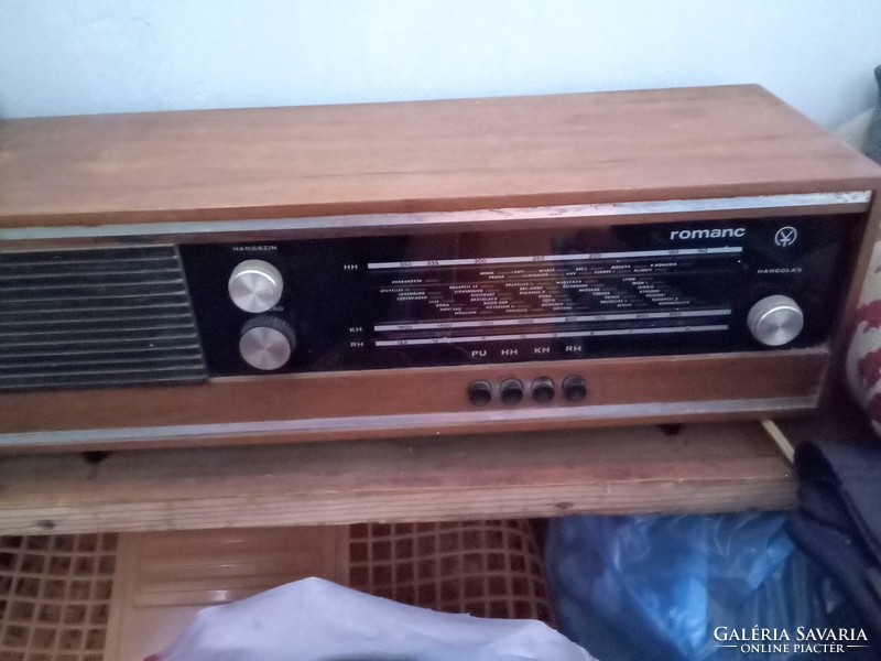 Old, retro romance radio