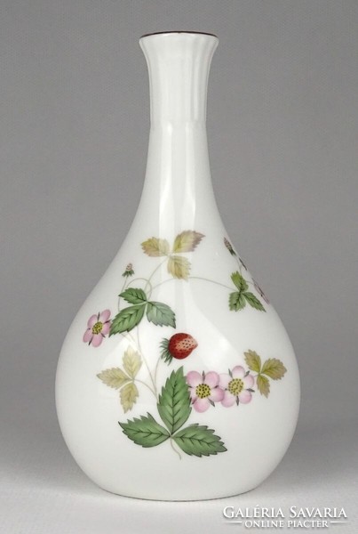 1Q938 Jelzett Wedgwood fehér porcelán váza 13.5 cm