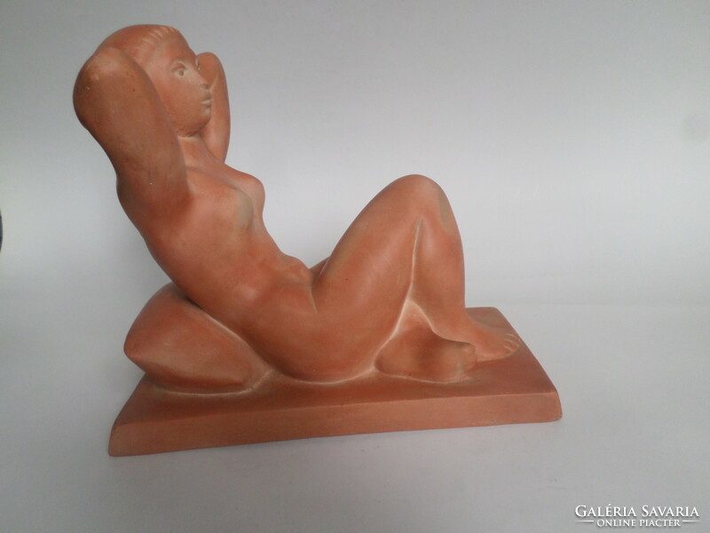 Béla Kucs: seated nude terracotta