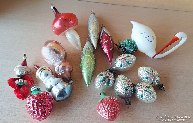 15 pieces of old Christmas tree ornaments, pine ornaments