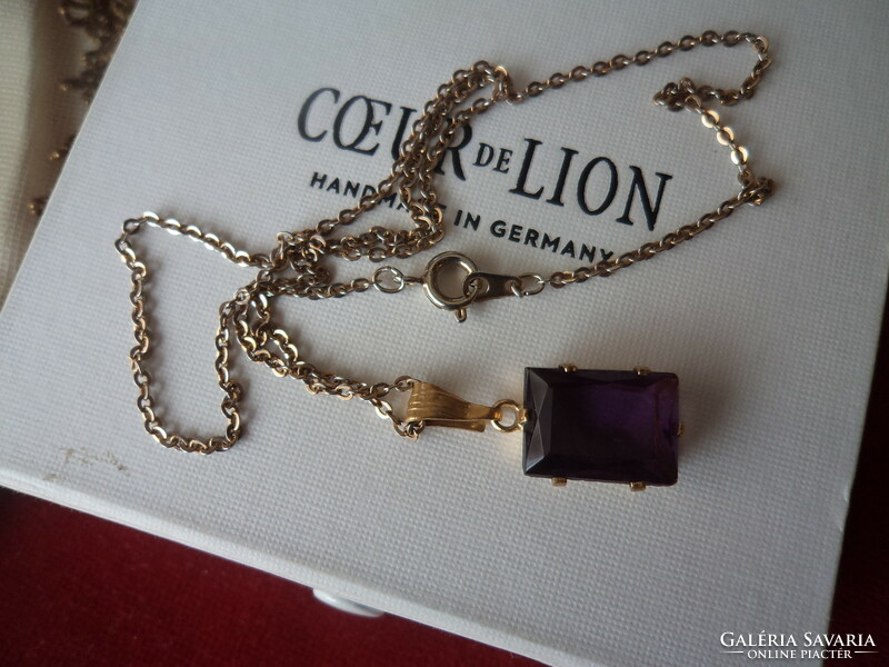 Bizsu necklace with purple stone pendant