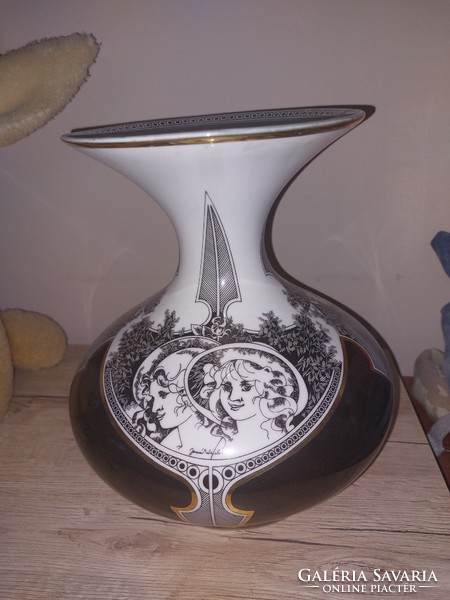 Hollóházi Jurcsák váza