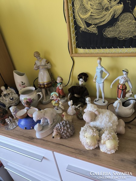 Sale! Action! Porcelain statue, clown, I went into the world, little girl with a hummingbird, ornament for sale!