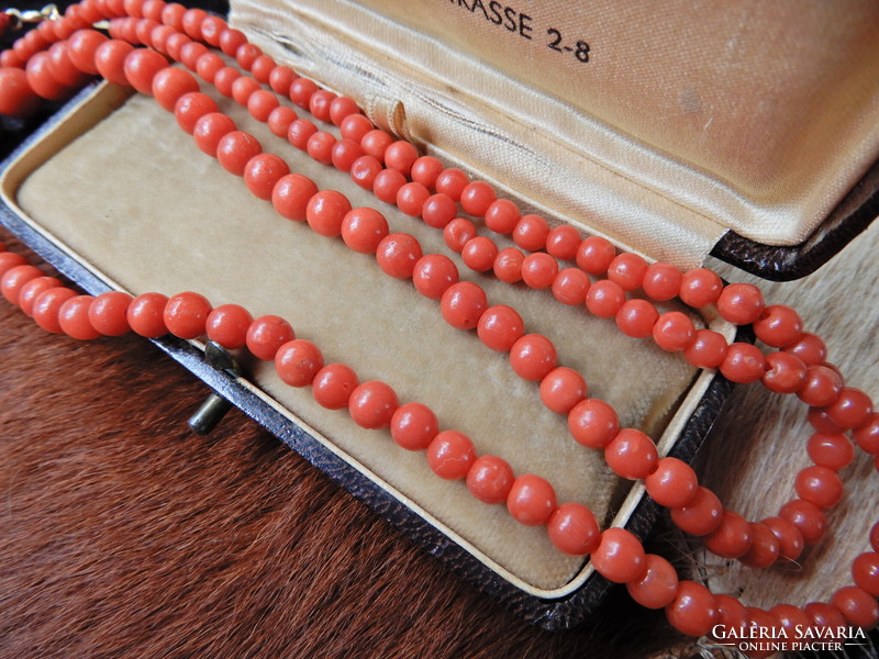 Antique red noble coral string of pearls with gold-plated clasp