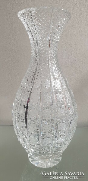 Gyönyörű,csiszolt kristály váza 21,5 CM,hibával
