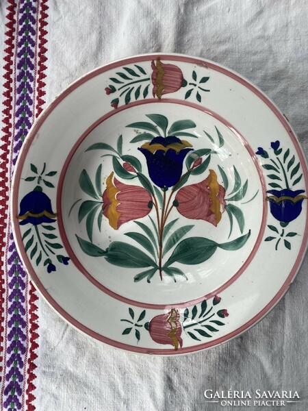 Magyar gyártmány jelzéssel, rózsás, virágos tányér, Népi tányér
