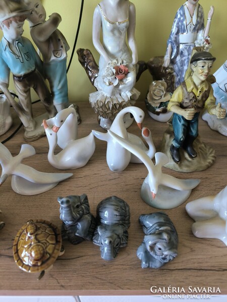 Kiárusítás! Akció!  Porcelán szobor, elefánt,sirály 2 db csipkeruhás nő, fiú pár, hattyú dísz eladó!