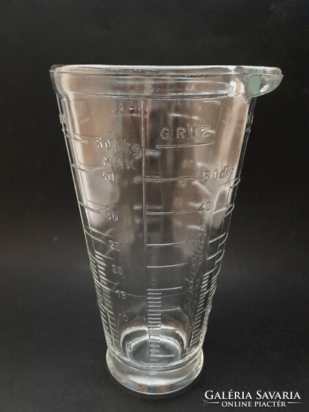 Old standard thick-walled glass measuring cup, flour, sugar, rice, liquid, etc.