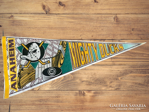 Anaheim mighty ducks (original) vintage nhl - usa - 1994 - felt hockey flag collector's item