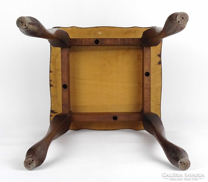 1R054 Kisméretű stilbútor neobarokk asztal 33.5 cm