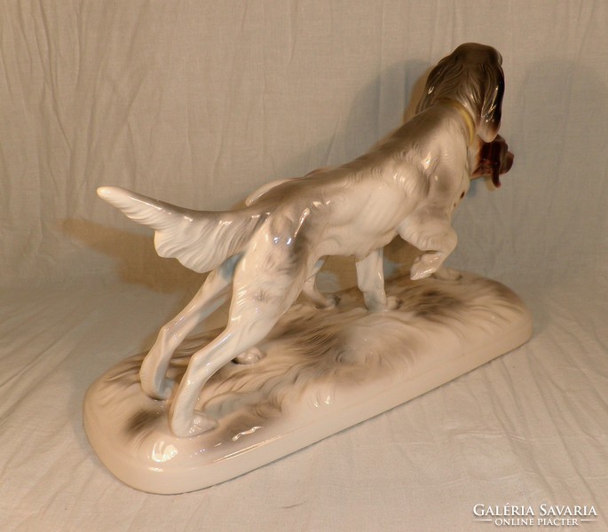 Faience hunting dogs. I also recommend it to hunters and collectors.
