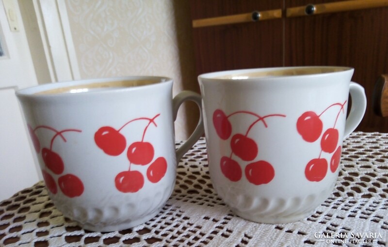 Cseresznyés csészék