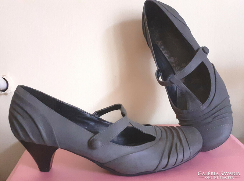 Mid gray cityline women's shoes. 37-Es
