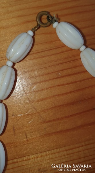 Vintage necklace, white - it can be cleaned!