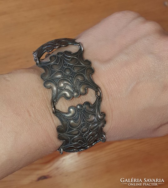 Silver bracelet with safety chain