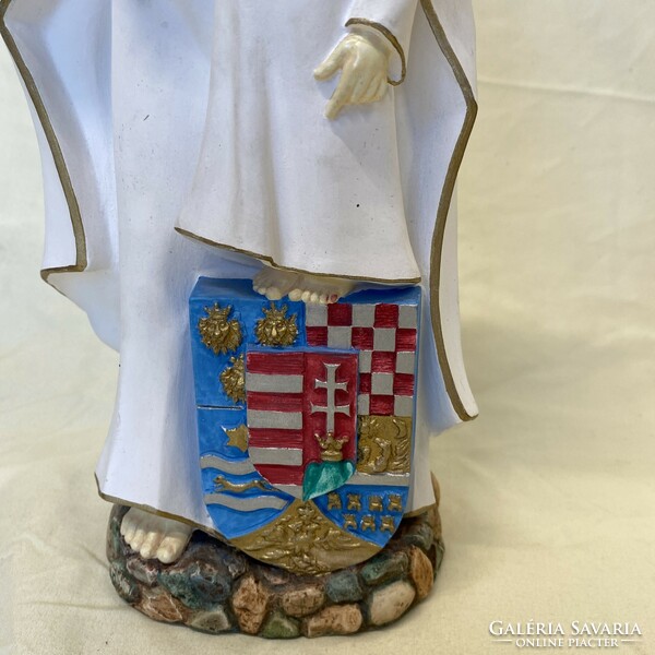 Szűz Mária szobor magyar címerrel