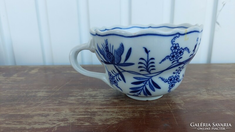Large Meissen porcelain tea cup
