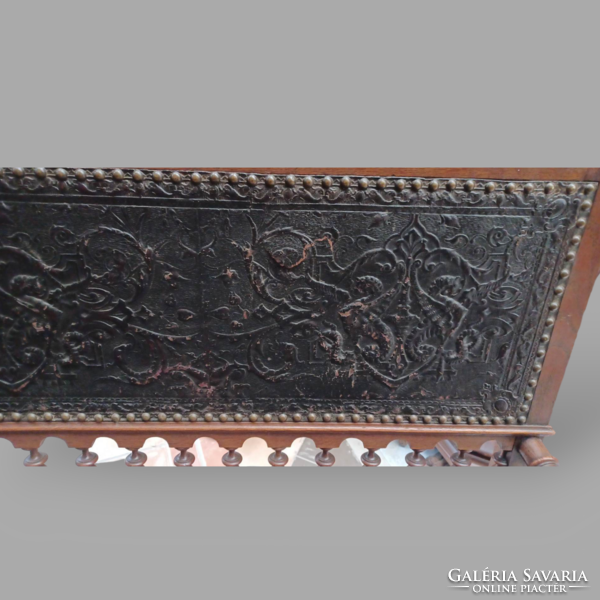 Neo-Renaissance bench, printed leather pattern