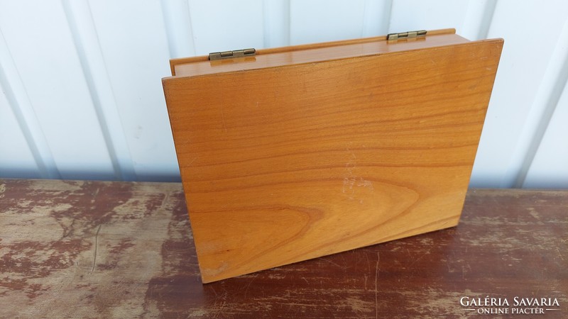 Split wooden box