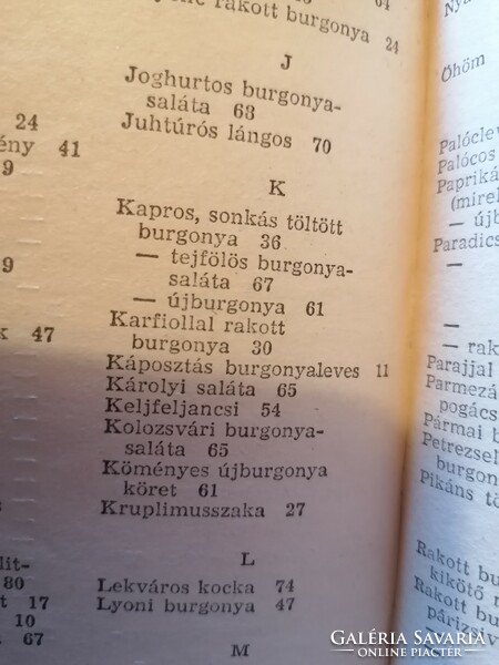 F. Nagy Angéla szakácskönyvei egybe kötve a mini magyar konyha sorozatból.