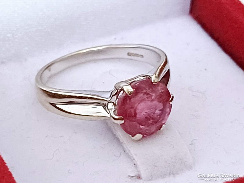 9 carat women's white gold ring with real pink topaz