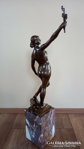 Telcs Ede bronz szobor: A Villamosság Allegóriája