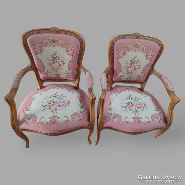 Armchairs with goblet pattern