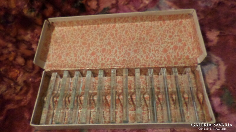 Set of 12 knives with a simple, polished flower pattern, in a box. Small chip on 1 pc / photo